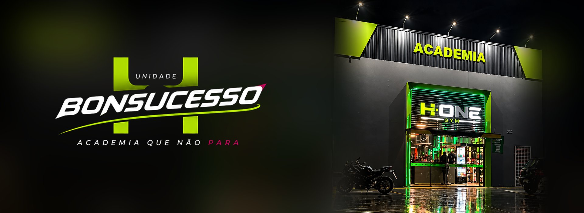 H.One Gym Unidade Bonsucesso: academia que não para. Fachada da academia à noite em Ponta Grossa.